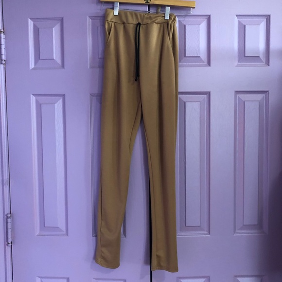 Pretty Little Thing two piece set - Picture 2 of 3